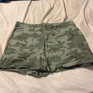 Gap Girlfriend Khaki Short